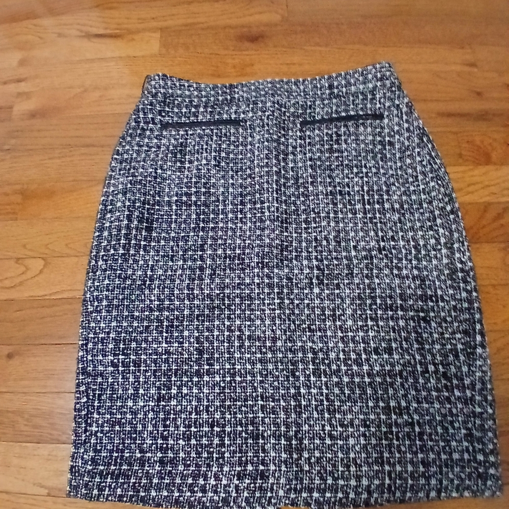 Elegant Black and White Tweed Skirt FROM WORTHINGTON SIZE 8